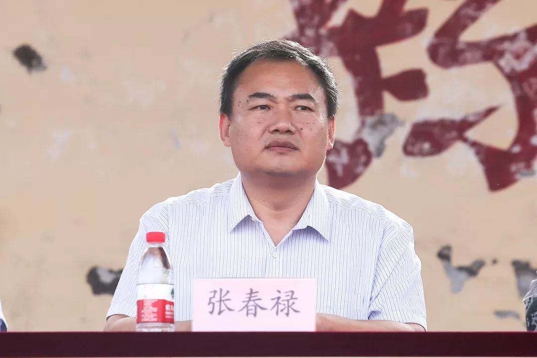 县人武部军事科参谋高运阳,学校党总支书记,校长张守标,学校党总支副