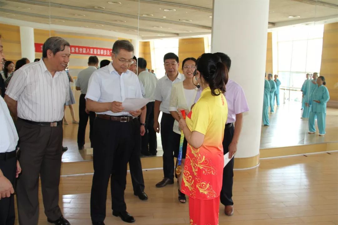 关注山东老年大学校长杜英杰一行赴潍坊调研老年大学工作