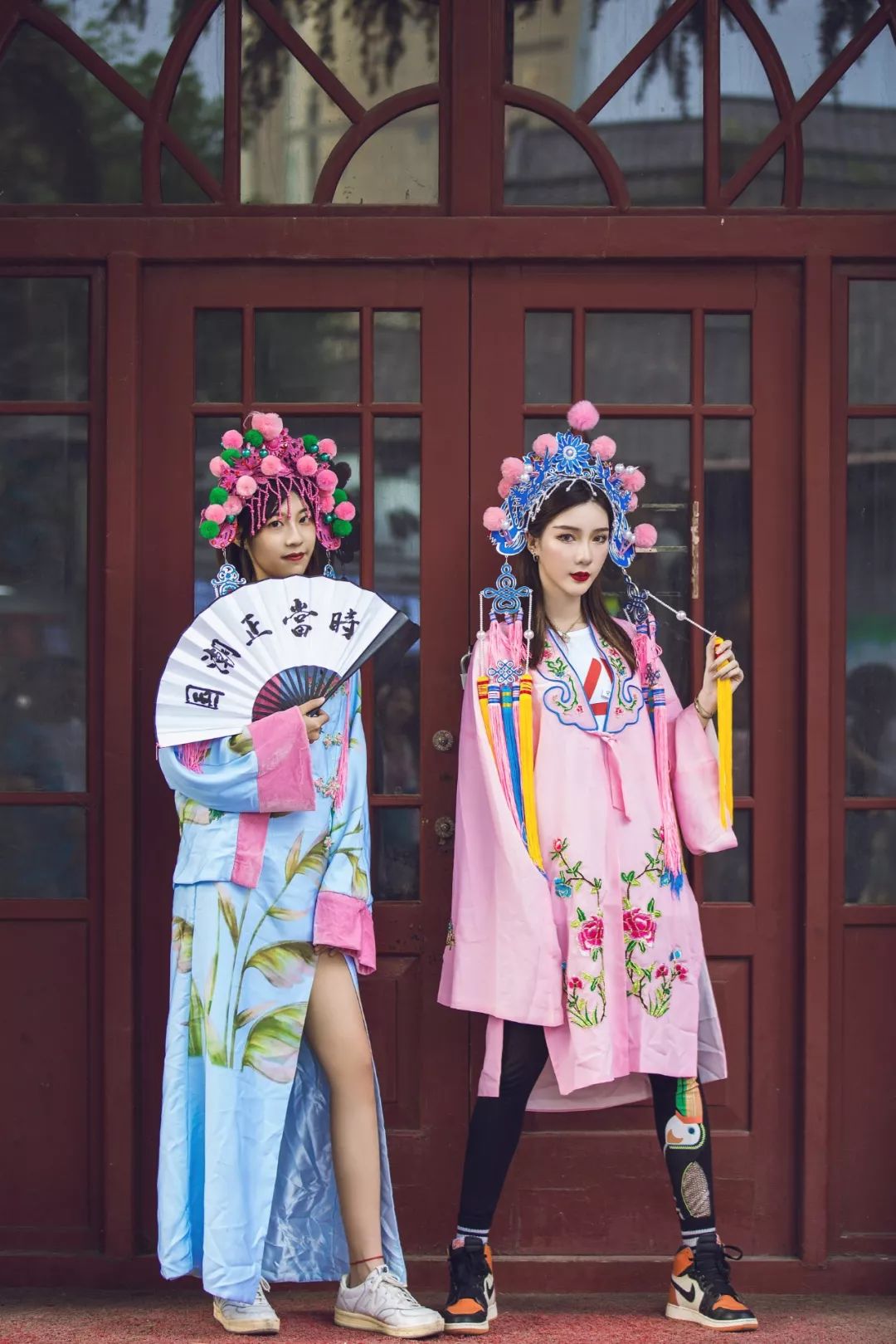 济南网红聚集地惊现国潮大秀华服look诠释东方美