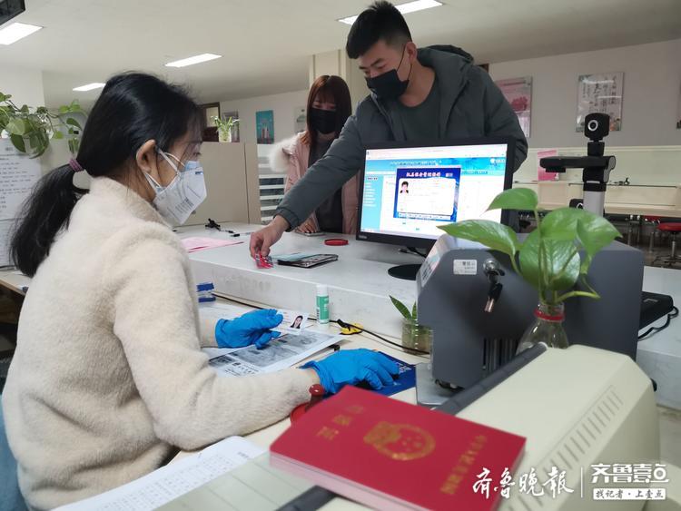 多图!情人节济南一民政局大厅,只有几对新人在登记