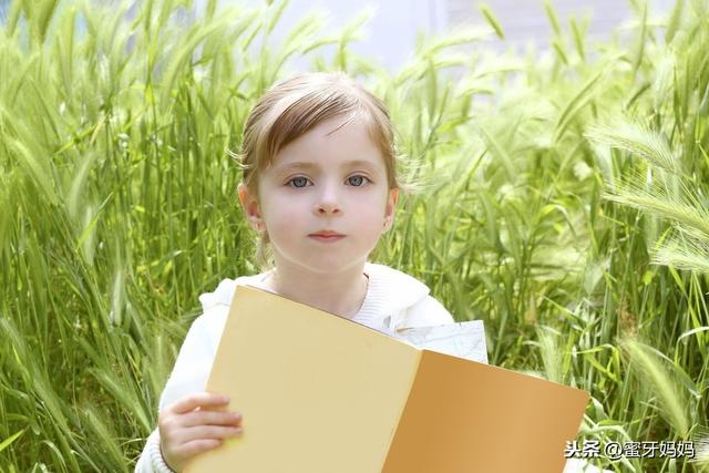 五岁的孩子像阳光一样,温暖,明朗.五岁小孩是母亲愿望的实现.