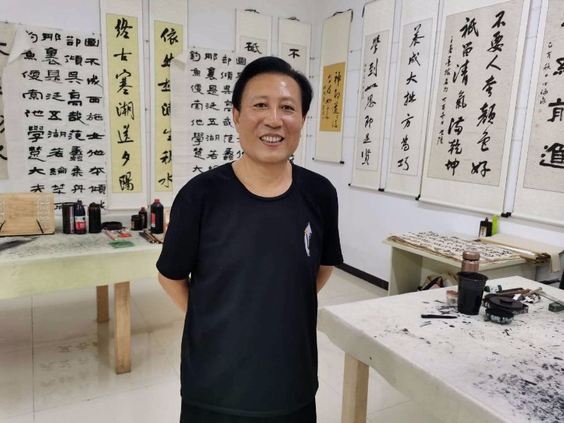 与妻遛晚 文/张井来