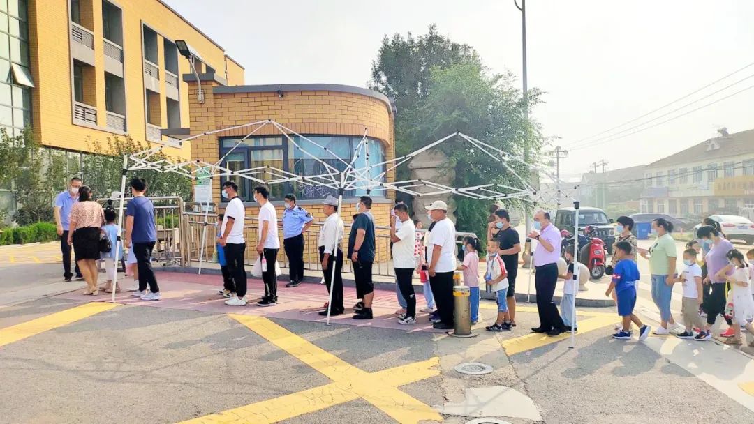 青岛市城阳区河套街道汇海小学"花样"创意迎
