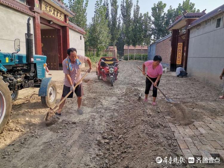 乐陵市黄夹镇辛店村在修路之前,村内过道全是土路,坑洼不平,生活用水