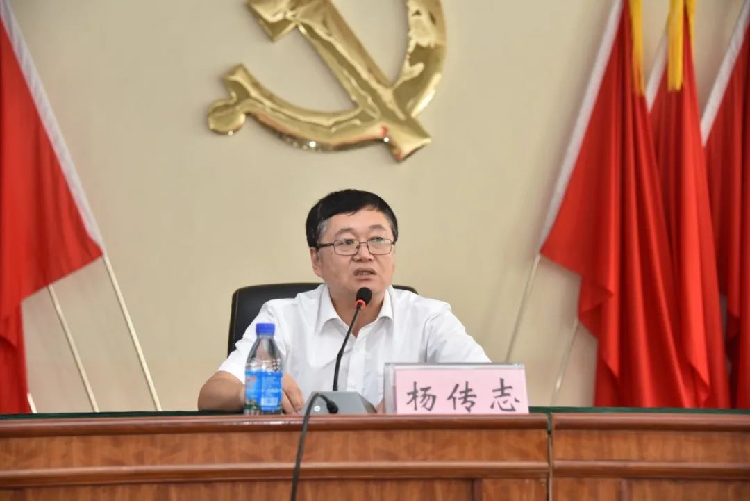 杨传志副院长感谢街头镇党委给予本次公益活动的支持,向大家讲解了