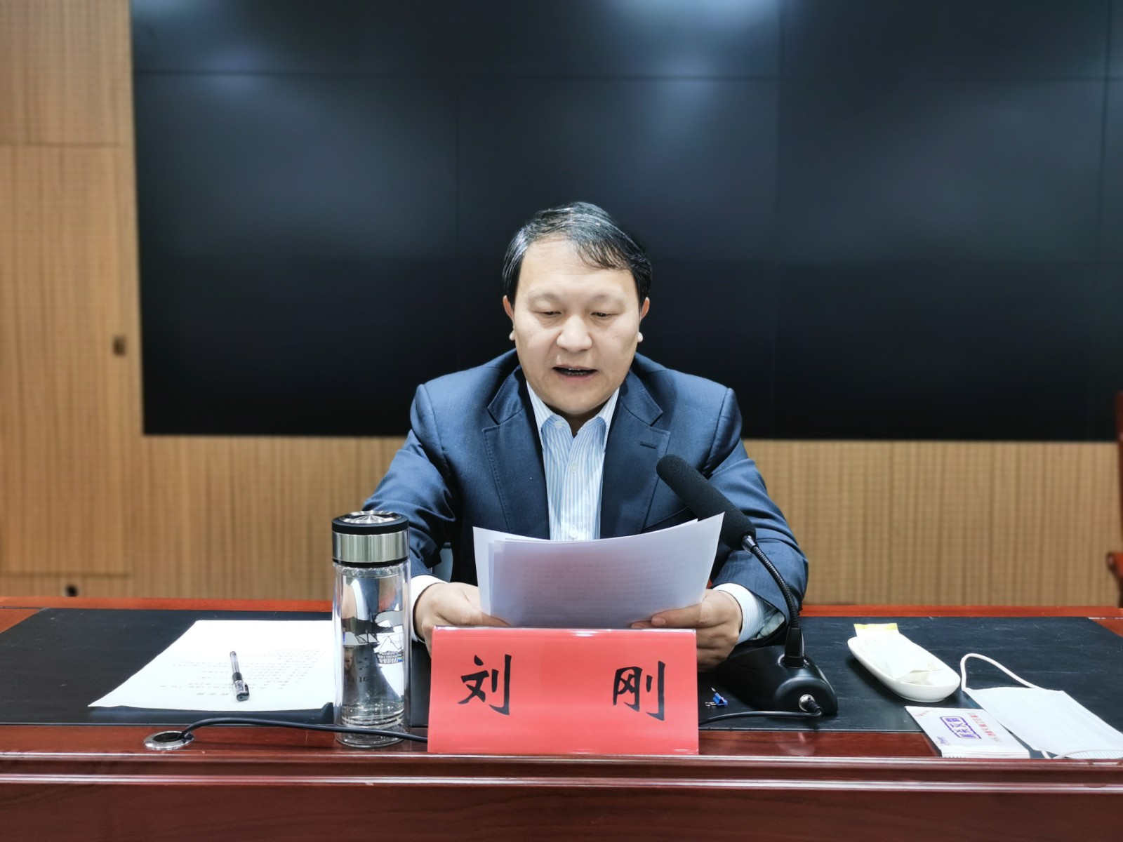 乐陵市委书记樊廷雷主持会议.