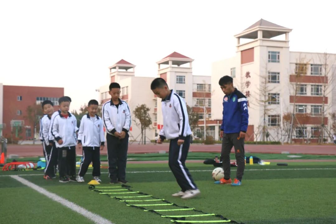 潍坊光正实验学校小学部二课堂纷社团 才华点亮烂漫童年