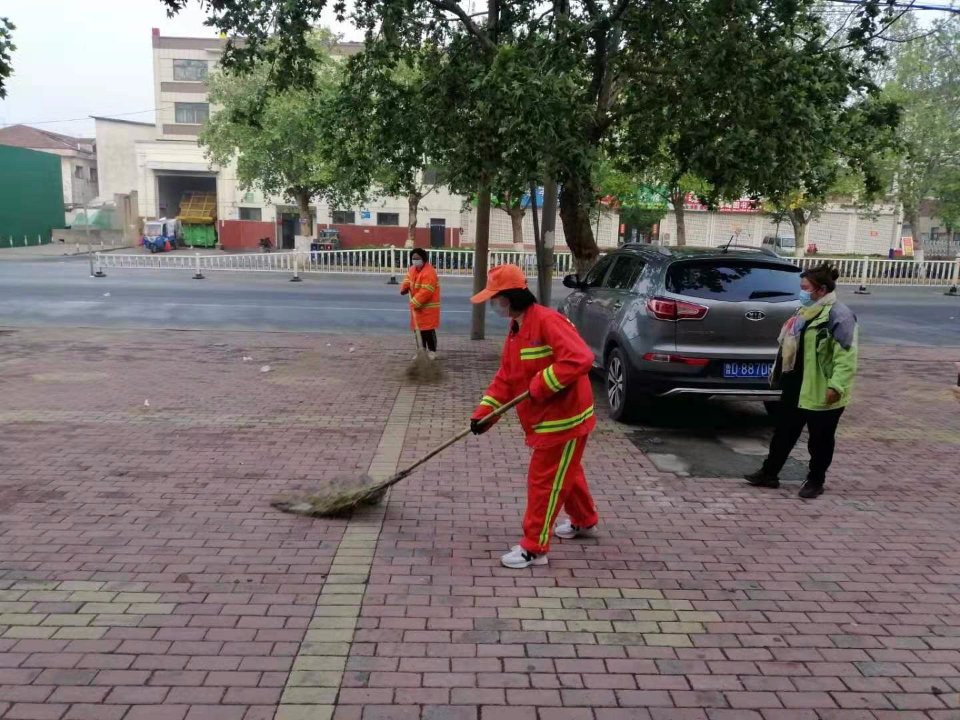 今天我是你记者体验环卫工人不是扫地那么简单