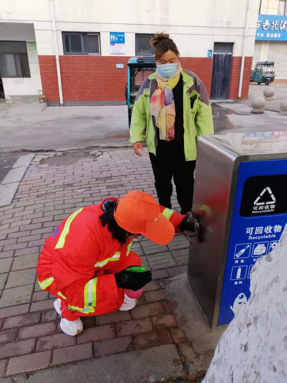 今天我是你记者体验环卫工人不是扫地那么简单