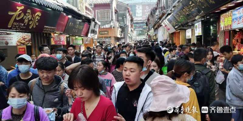 一年多未见此景五一假期首日的济南芙蓉街