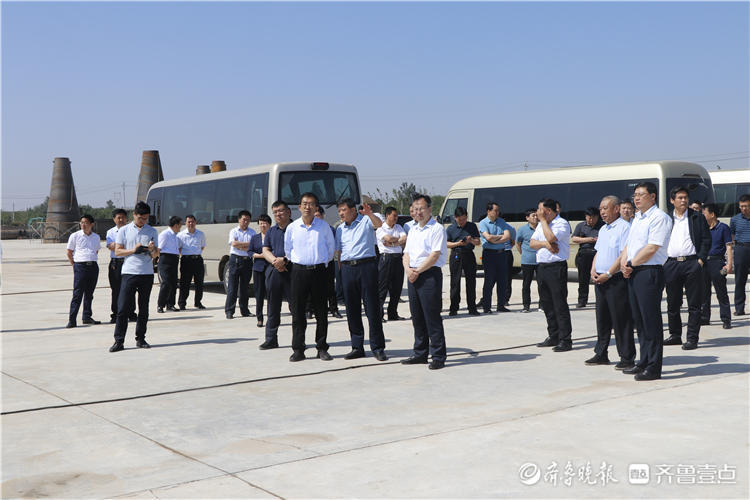 阳信双招双引工作推进会议现场观摩商店镇万华禾香板业项目