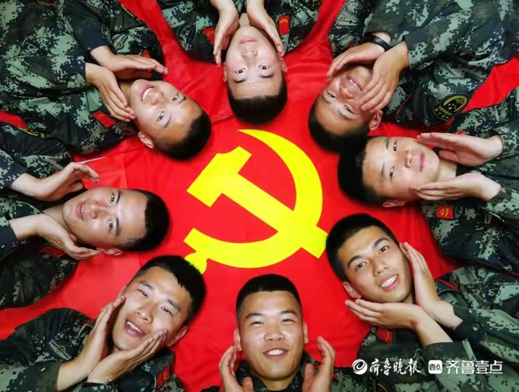 我和党旗的创意合影这些pose帅呆了