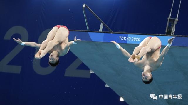 曹缘陈艾森第四轮失误夺男子双人十米跳台跳水银牌