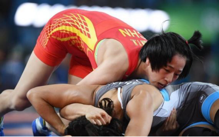 奥运会摔跤女子自由式50公斤级18决赛孙亚楠顺利晋级