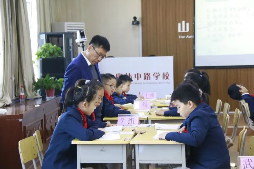 三研三展促提升山大附中奥体中路学校开展合作研修活动