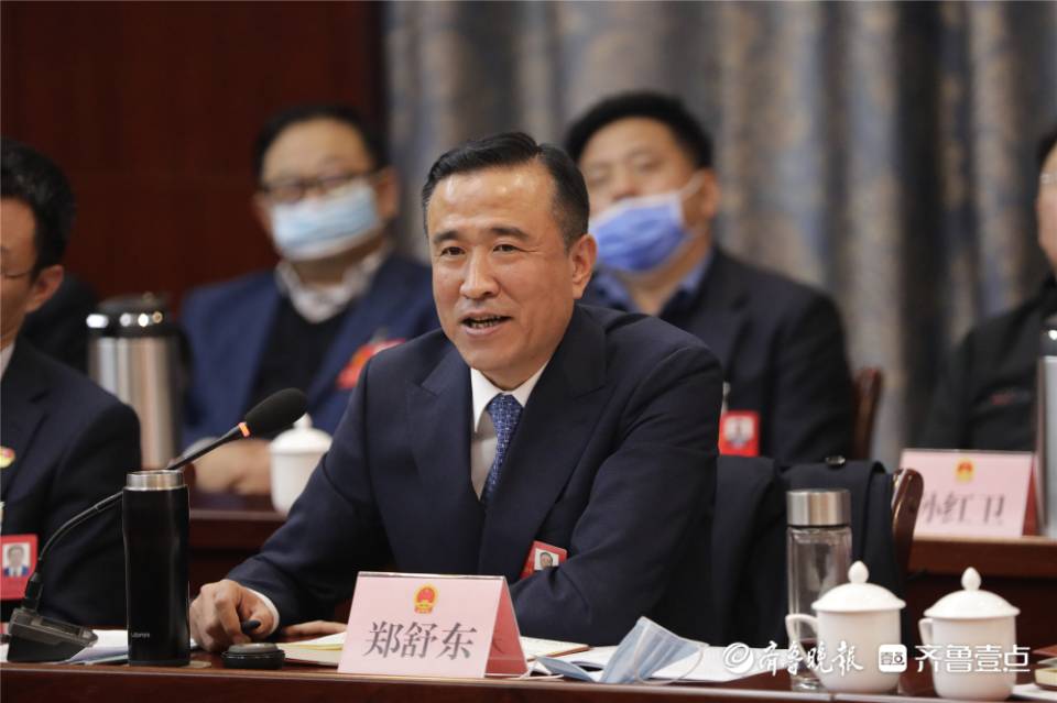 烟台市人大代表,烟台市税务局党委书记,局长郑舒东.