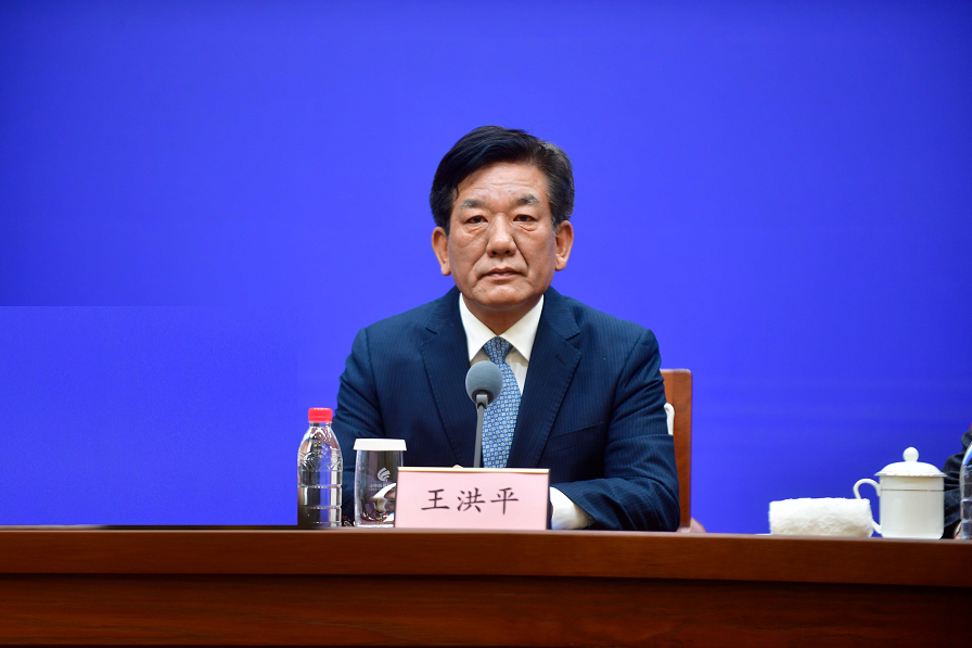 会上,省商务厅副厅长王洪平指出,青岛,威海等地发生疫情以来,商务部门