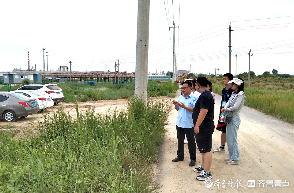 近日,华中农业大学经济管理学院大学生调研组到垦利区胜坨镇小巴家村