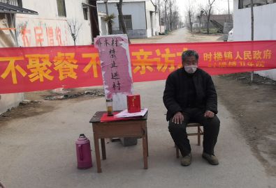 单县时楼镇:70岁老党员 疫情防控中的美丽身影