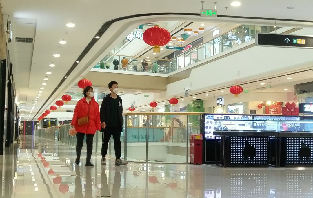 菏泽万达广场恢复营业首日,需实名登记,测温消毒进入
