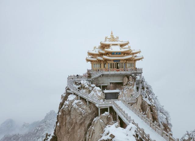 全球黄金最多的山顶!下雪后就成了"云顶天宫",是老子得道之地