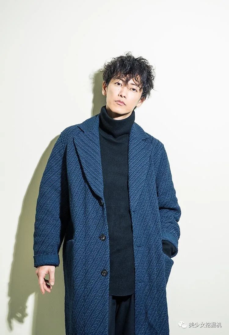 20岁的热血男高校草,30岁的禁欲系白衣贵公子,他是怎么做到越老越妖的