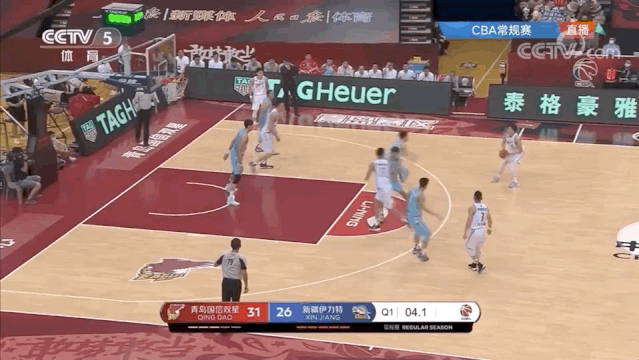 新疆对阵青岛 周琦上演精彩补扣