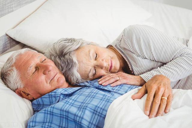 老年人该怎样做能保持好睡眠?坚持这几点