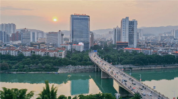 百色市区景色(央广网发 何沛杰摄 责任编辑