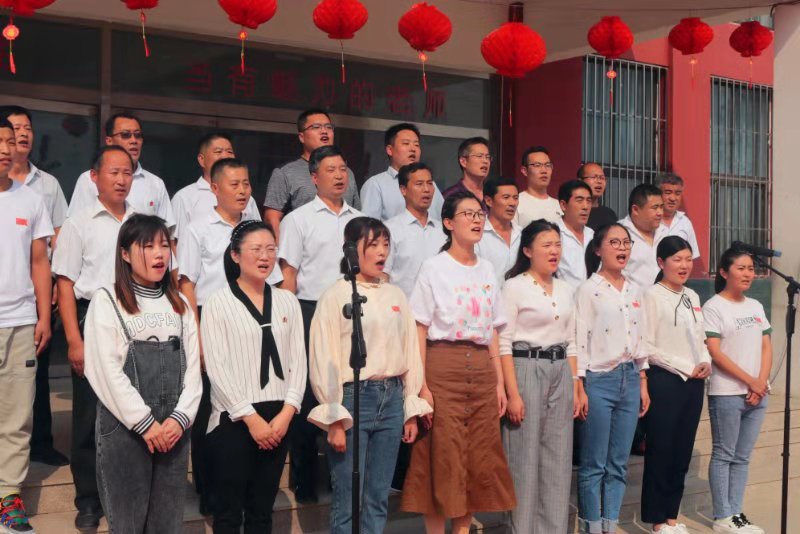 莒县桑园镇第二中学举办迎国庆师生经典传唱