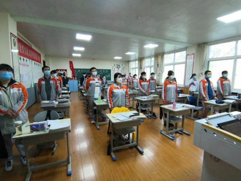 济南协和双语实验学校举行"抗击疫情 我在行动"主题升旗仪式