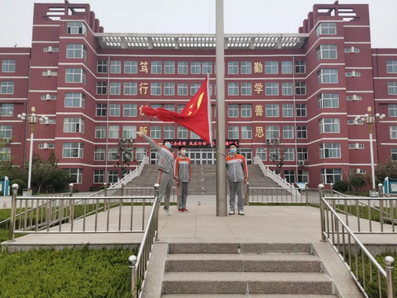 济南协和双语实验学校举行"抗击疫情 我在行动"主题升旗仪式