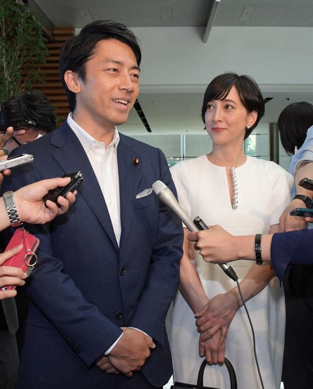 小泉进次郎与妻子泷川克里斯汀娜