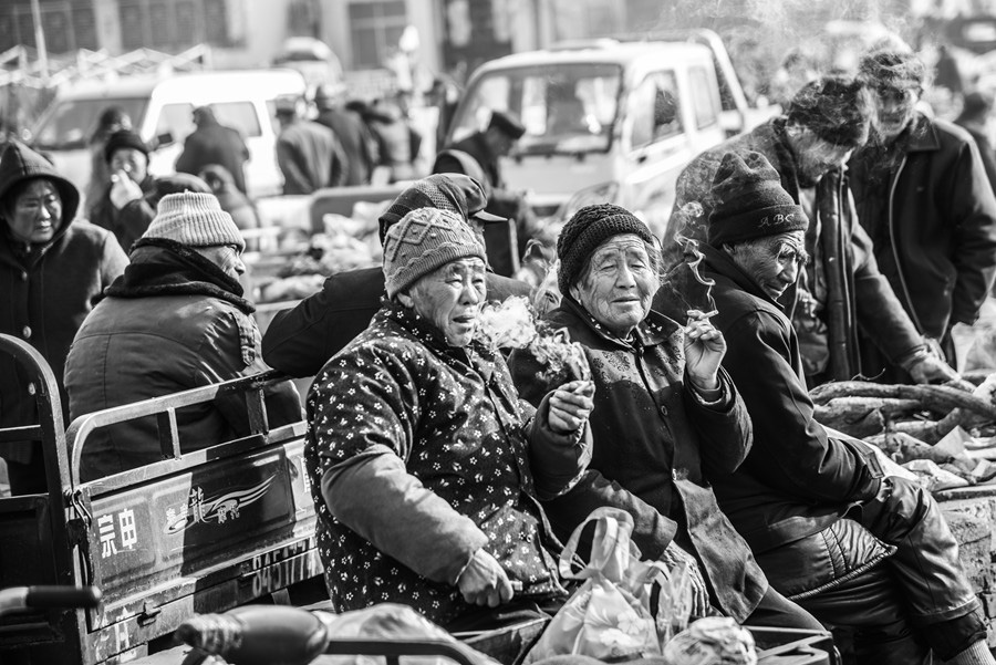 在鲁南地区,每个乡镇都有一个"集市,老百姓到集市上买卖东西叫"赶集