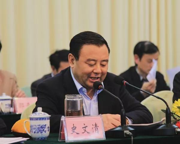 2011年4月,57岁的史文清担任中共江西省委常委,赣州市委书记.