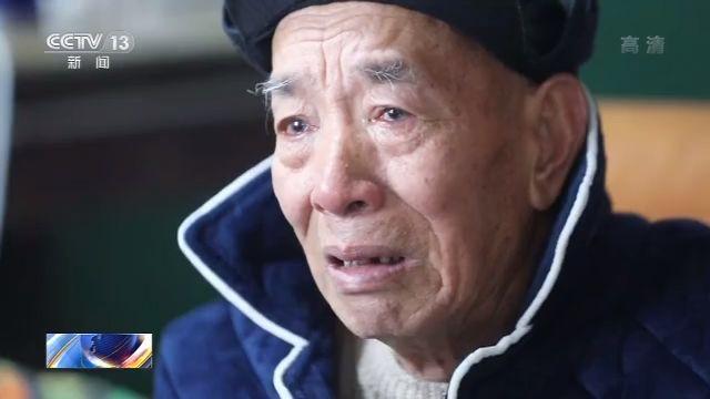 蒋忠的父亲患有阿尔茨海默病多年,不过,杨健一行人一进门,老人就认出
