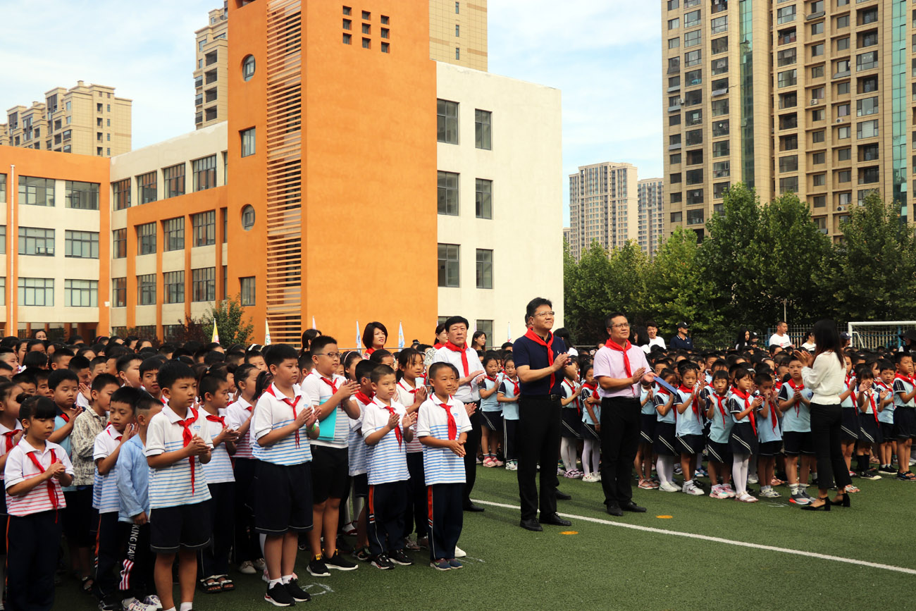 唱响爱国主旋律威海市各中小学迎来开学第一课