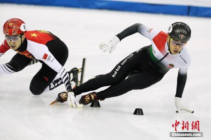 短道速滑世界杯上海站武大靖500米意外摔倒摘银