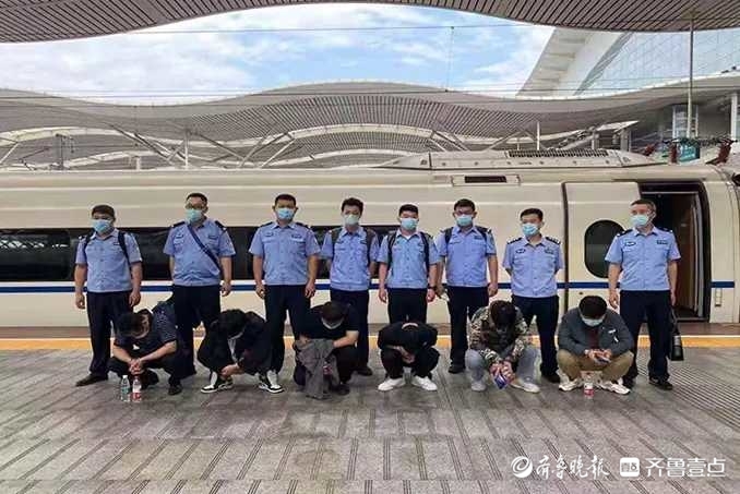 警察不许动6名嫌疑人在办业务时被抓