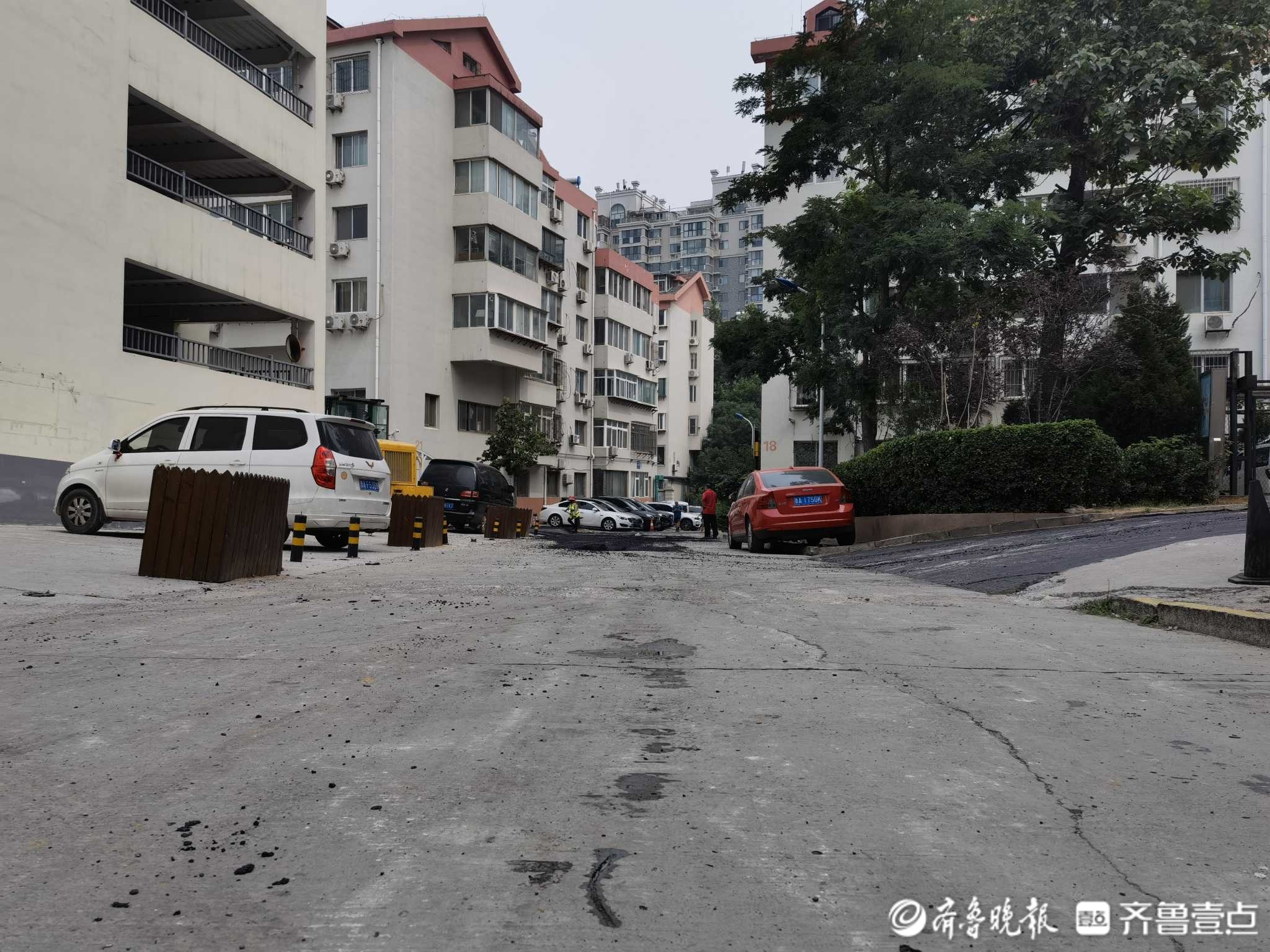 济南一老旧小区小区道路铺设沥青换新颜