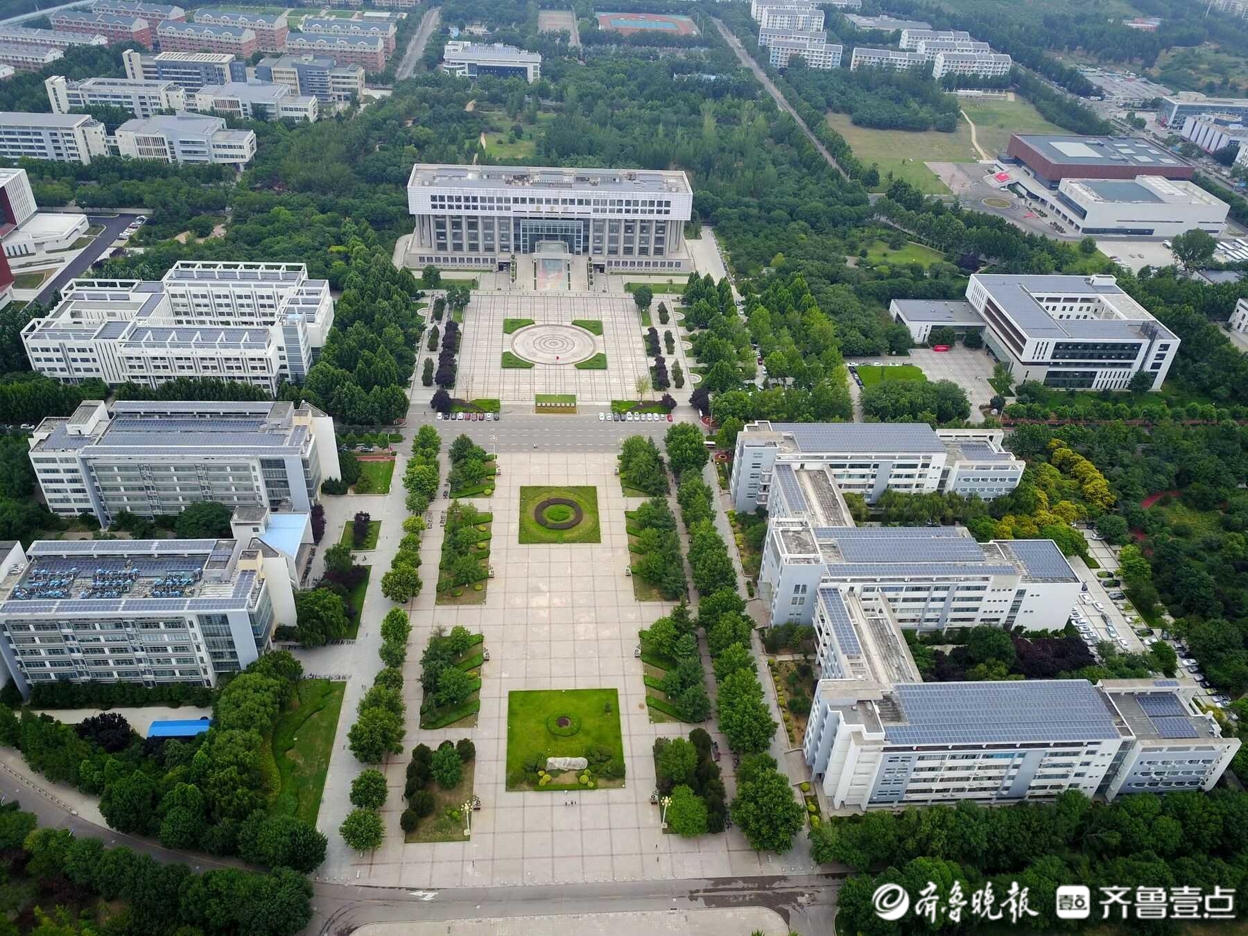 航拍长清湖畔的齐鲁工业大学校园