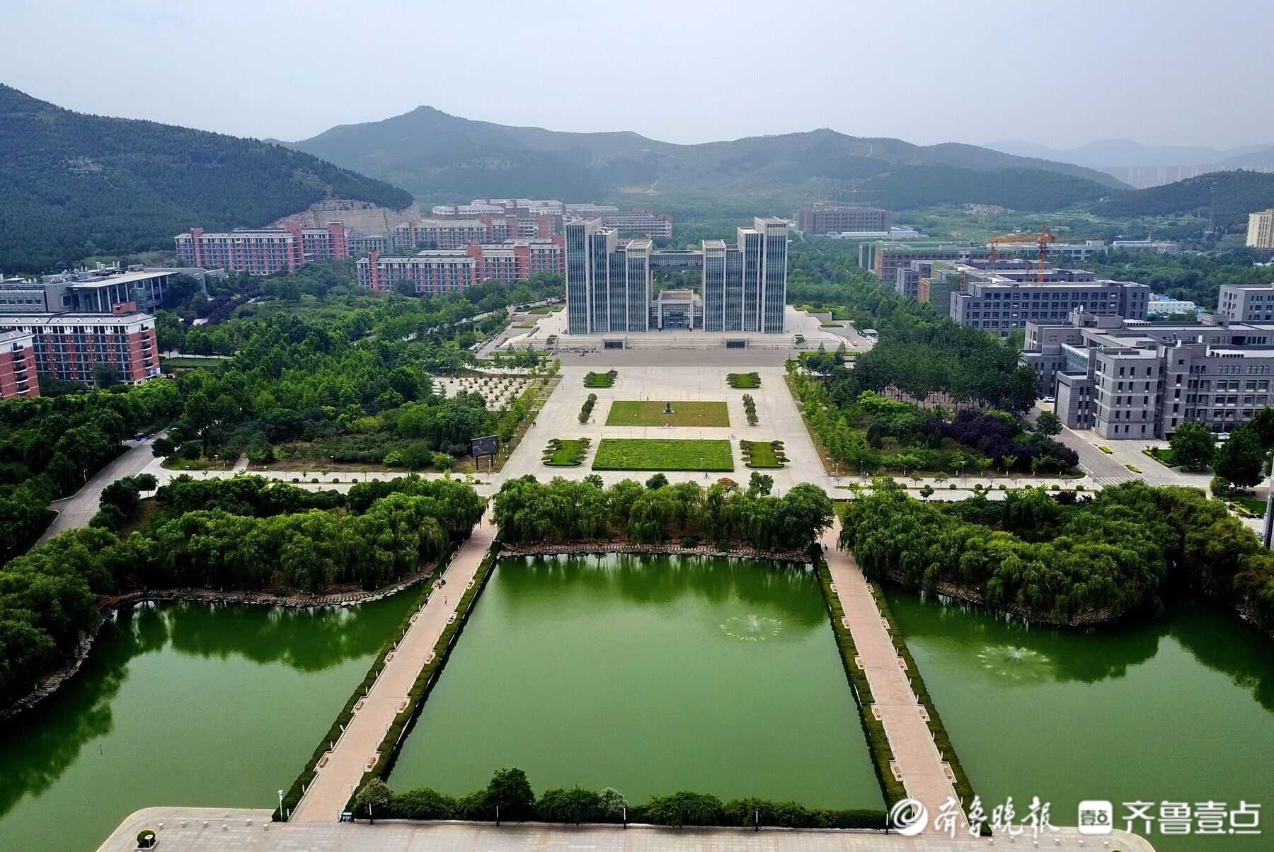 高考季探营航拍山东师范大学长清湖校区美景