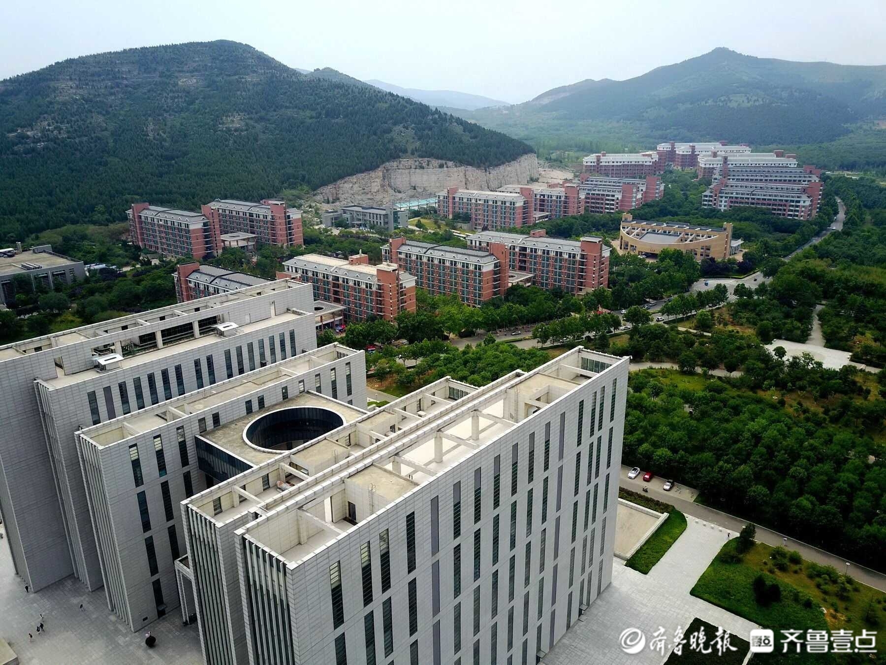 高考季探营航拍山东师范大学长清湖校区美景