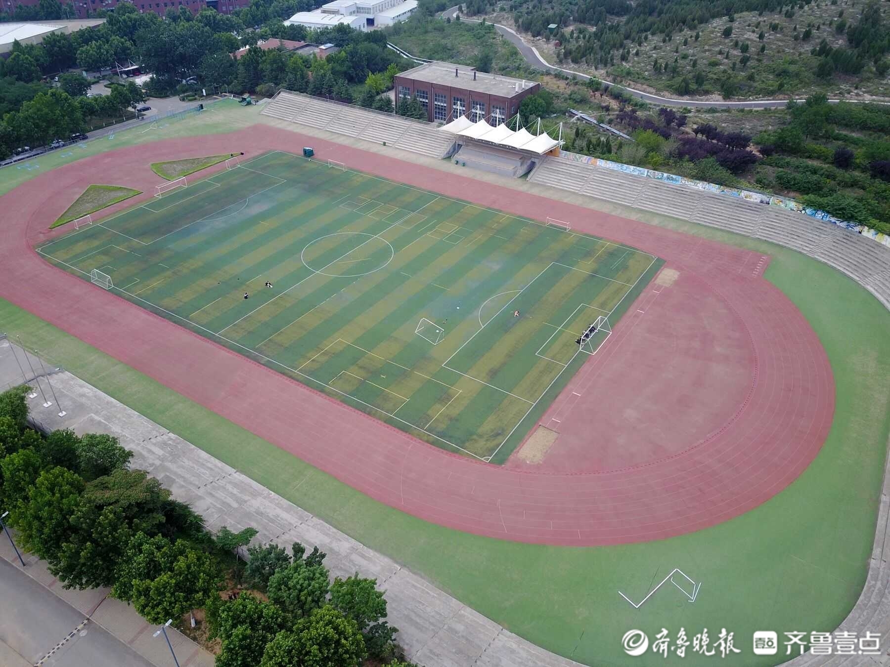 盛夏7月,航拍山东工艺美术学院长清校区.