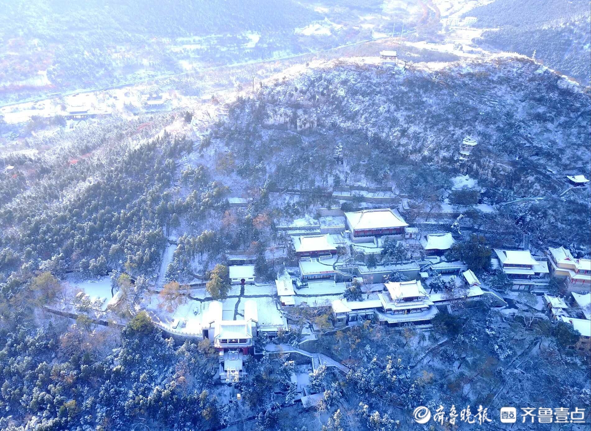 济南千佛山雪后颜值大变仿佛天上宫阙