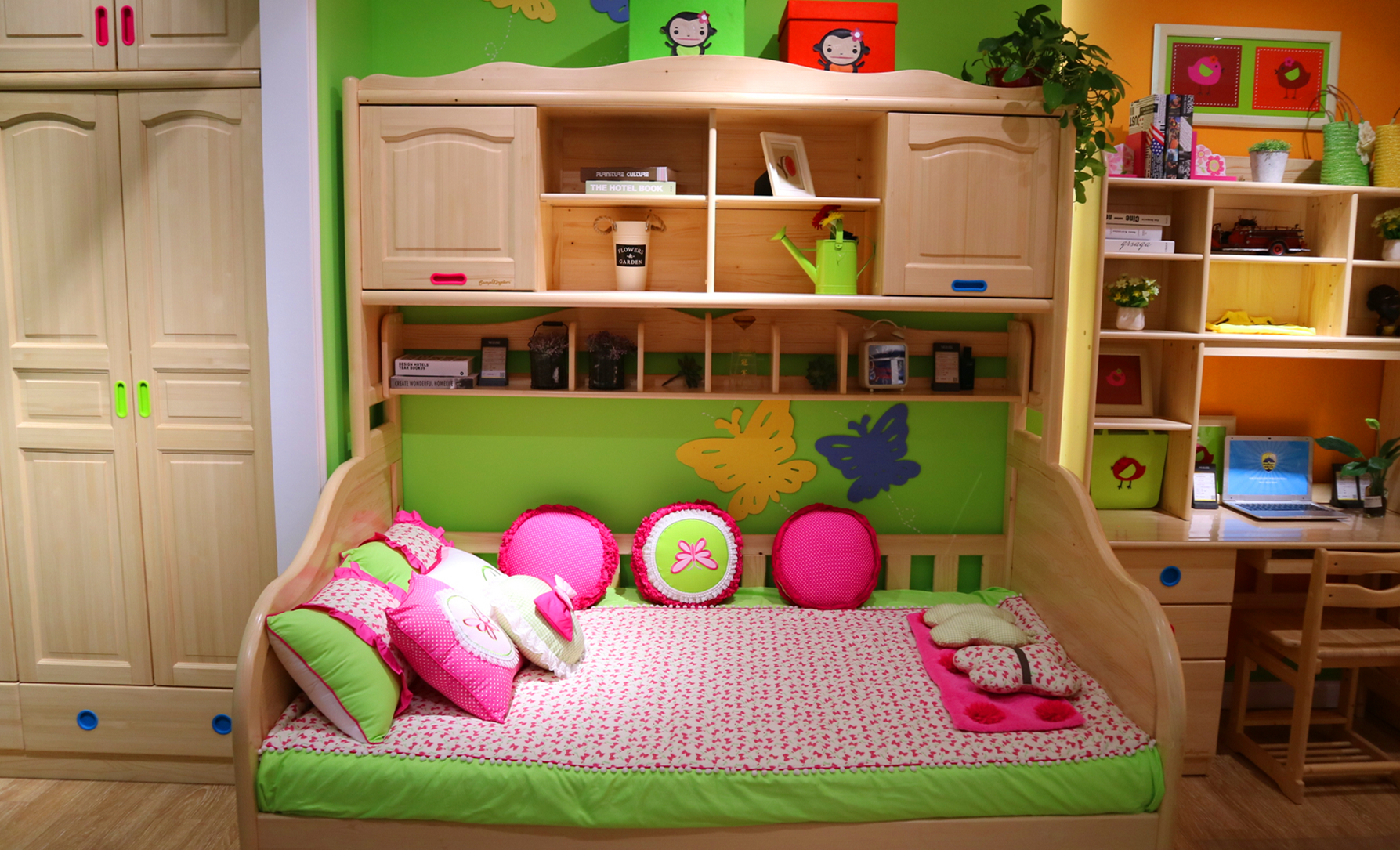 丰富实用的产品设计经典时尚的儿童上下床设计感与舒适感兼具的"成长