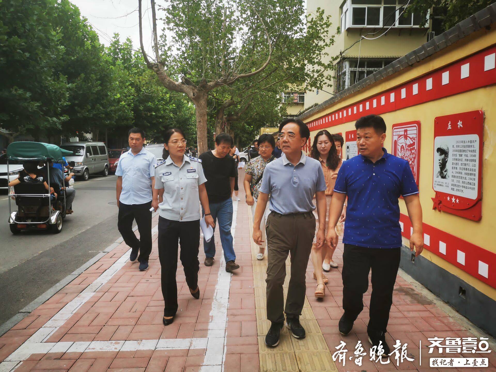 8月24日上午,济南市城管局党组书记,局长王道忠带队实地巡查,开展创卫