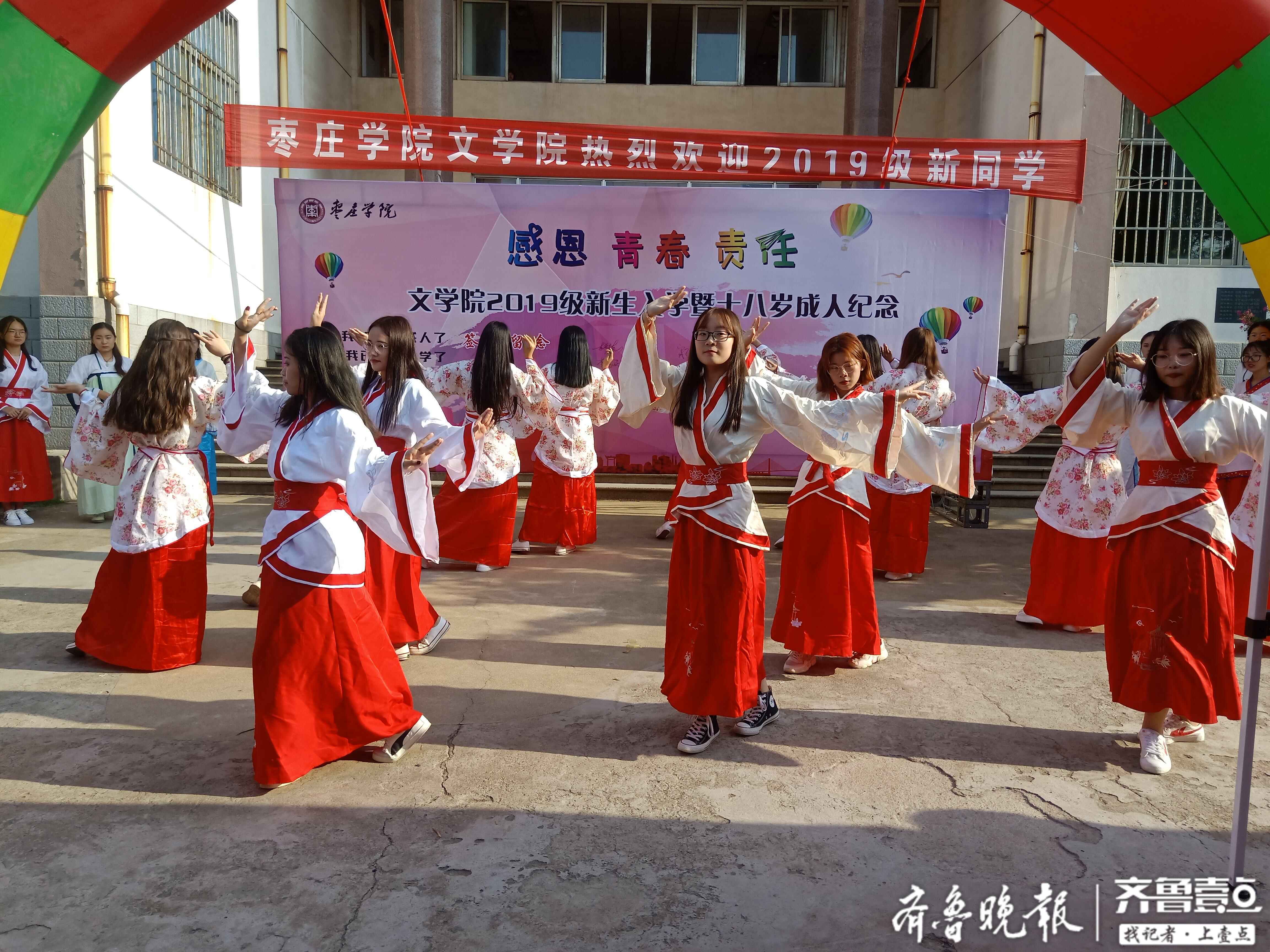 枣庄学院校园里新生热闹报到自修室里师哥师姐紧张备考