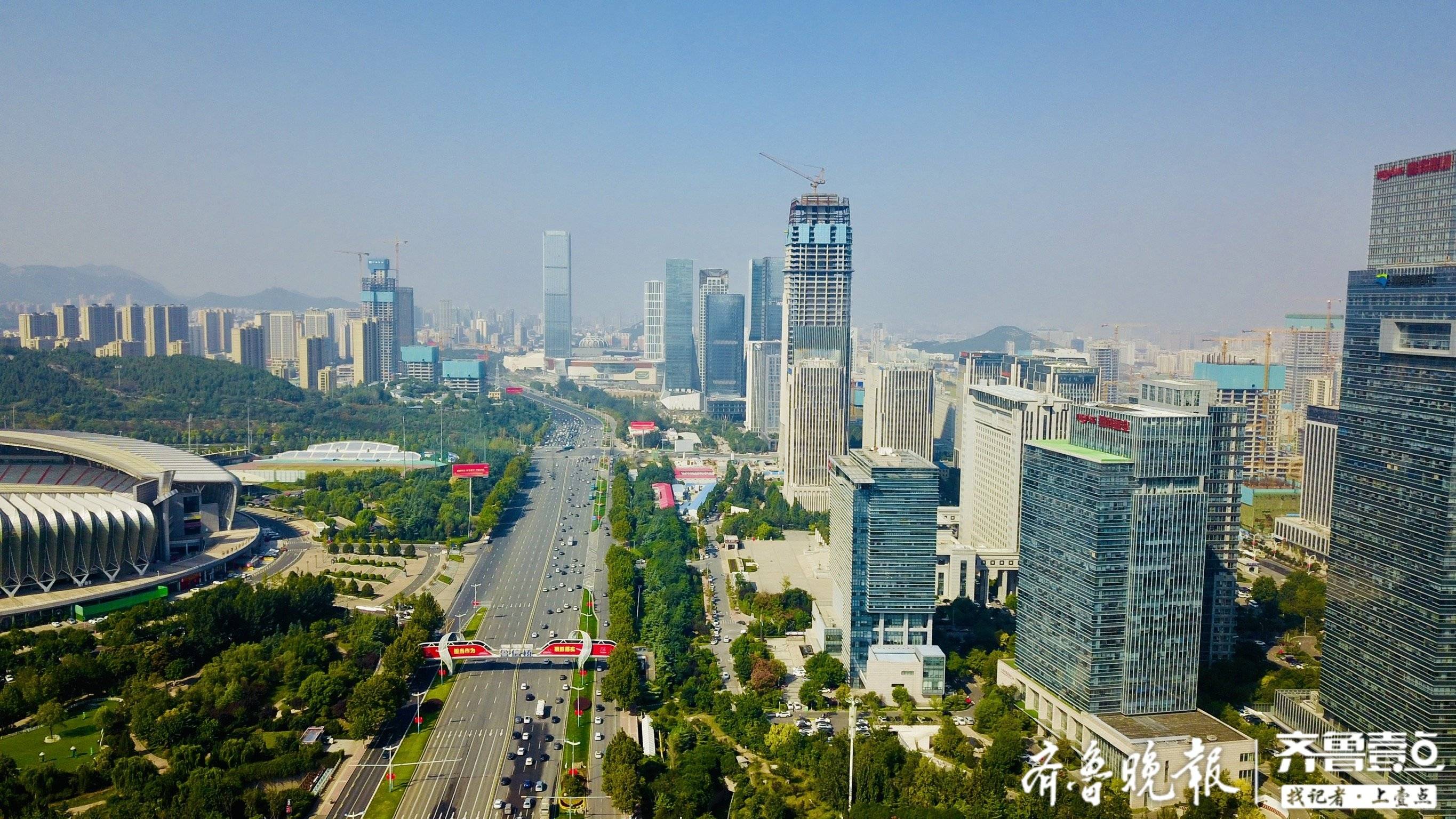 航拍济南经十路两侧高楼林立满眼都是国际范儿