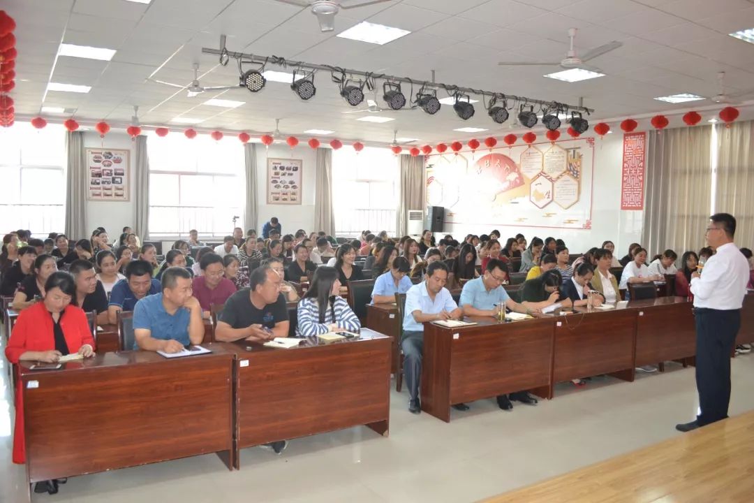 莒县三小构建新型家校关系武际金校长报告会举行